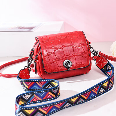 In summer it is fashionable to have a new small bag a womans tide a stone pattern a hundred slanted arms a hundred shoulders
In summer it is fashionable to have a new small bag a womans tide a stone pattern a hundred slanted arms a hundred shoulders