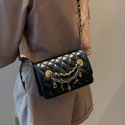 Small fragrance bag female 2019 autumn new wave Korean version of the fashion rhombic wild chain shoulder slung small square bag
Small fragrance bag female 2019 autumn new wave Korean version of the fashion rhombic wild chain shoulder slung small square bag