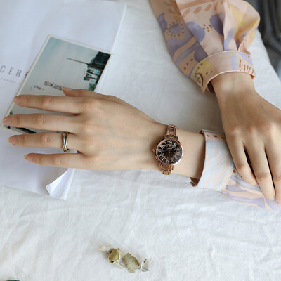 Fashion retro literary watches female students Korean version of simple ins cold wind Sennu square Shi Ying watches
Fashion retro literary watches female students Korean version of simple ins cold wind Sennu square Shi Ying watches