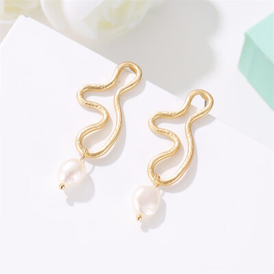 Women Alloy Fashion Simple Ethnic Style Retro Hollow Pearl Stud Not Inlaid Jewelry Irregular Drop Stud Earrings 
Women Alloy Fashion Simple Ethnic Style Retro Hollow Pearl Stud Not Inlaid Jewelry Irregular Drop Stud Earrings