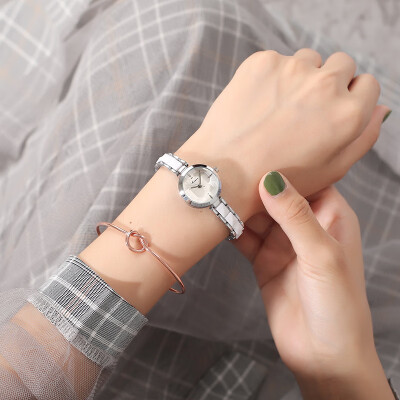 Trend Korean style simple fashion big dial thin section watch female watch waterproof casual atmosphere student quartz watch
Trend Korean style simple fashion big dial thin section watch female watch waterproof casual atmosphere student quartz watch