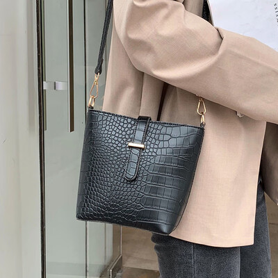 New small bag high-grade Messenger bag female wild ins super fire handbag new 2019 tide shoulder bucket bag
New small bag high-grade Messenger bag female wild ins super fire handbag new 2019 tide shoulder bucket bag
