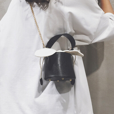 French niche bag American womens bag 2019 new fashion bucket bag summer small fresh portable Messenger bag
French niche bag American womens bag 2019 new fashion bucket bag summer small fresh portable Messenger bag