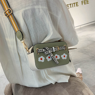 Fashion flower shoulder bag handbag 2019 new fashion Messenger bag summer small fresh wild red small bag
Fashion flower shoulder bag handbag 2019 new fashion Messenger bag summer small fresh wild red small bag