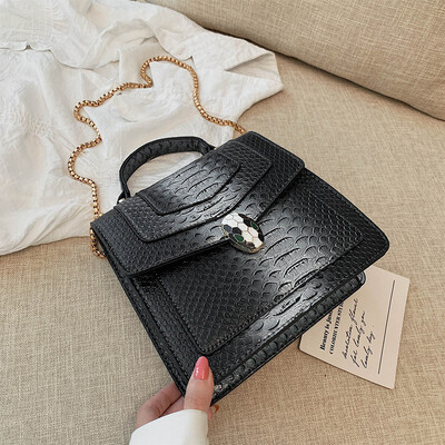 Qiao Bani 2019 new European&American style fashion snake pattern transition color BV snake head flip cover shoulder shoulder diagonal handbag
Qiao Bani 2019 new European&American style fashion snake pattern transition color BV snake head flip cover shoulder shoulder diagonal handbag