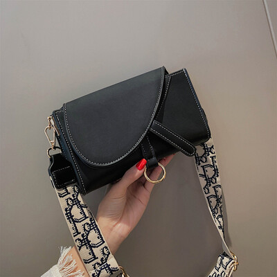 Foreign air small bag female 2019 new wave Korean version of the wild Messenger bag frosted bag wide shoulder strap French minority bag
Foreign air small bag female 2019 new wave Korean version of the wild Messenger bag frosted bag wide shoulder strap French minority bag