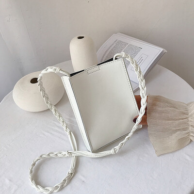Summer France niche texture bag handbag 2019 new wave fashion fashion wild shoulder slung small square bag
Summer France niche texture bag handbag 2019 new wave fashion fashion wild shoulder slung small square bag