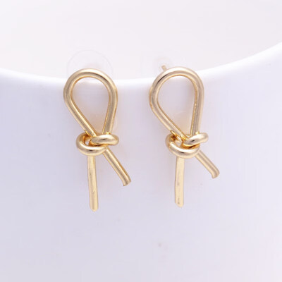 EK350 Vintage Geometric Metal Earrings for Women Glossy Hollow Cross Knot Pearl Earrings Punk Jewelry Modern Art
EK350 Vintage Geometric Metal Earrings for Women Glossy Hollow Cross Knot Pearl Earrings Punk Jewelry Modern Art