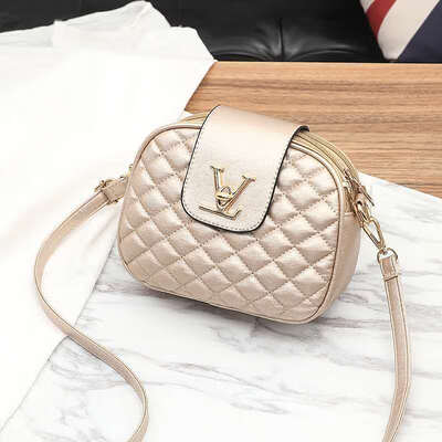 2019 summer new style fresh shoulder bag small bag Korean fashion womens bag slung small square bag
2019 summer new style fresh shoulder bag small bag Korean fashion womens bag slung small square bag
