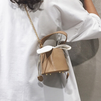 French niche bag American womens bag 2019 new fashion bucket bag summer small fresh portable Messenger bag
French niche bag American womens bag 2019 new fashion bucket bag summer small fresh portable Messenger bag