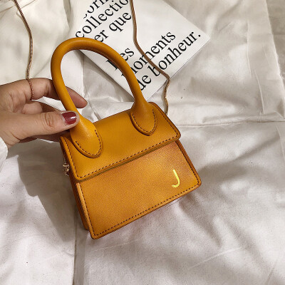 Bag female bag new 2019 Korean version of the mini handbag female small bag net red black bag texture slung small square bag
Bag female bag new 2019 Korean version of the mini handbag female small bag net red black bag texture slung small square bag