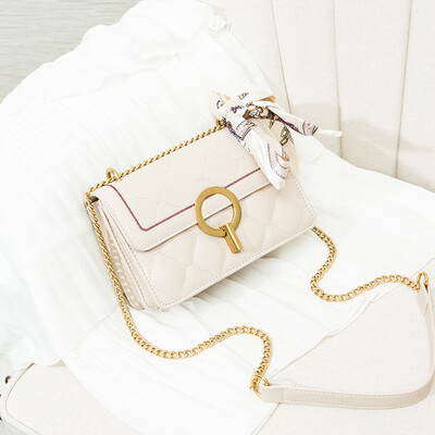 Go to the new mini-network celebrity girl 2019 Chao Korean version 100 lap slanted fashion rhomboid chain small square bag
Go to the new mini-network celebrity girl 2019 Chao Korean version 100 lap slanted fashion rhomboid chain small square bag