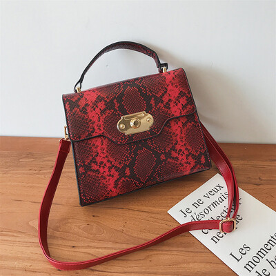 Qiao Bani 2019 new European&American style fashion street beat snake pattern flip bag hand strap shoulder diagonal tide handbag
Qiao Bani 2019 new European&American style fashion street beat snake pattern flip bag hand strap shoulder diagonal tide handbag