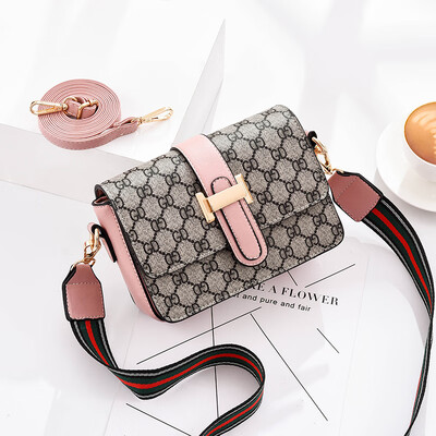 Single shoulder bag female summer tide Korean fashion simple small square bag Joker casual slung bag
Single shoulder bag female summer tide Korean fashion simple small square bag Joker casual slung bag