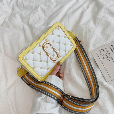 Chic heart-shaped embroidery thread rhombic color shoulder shoulder bag 2019 new fashion simple wild broadband small square bag
Chic heart-shaped embroidery thread rhombic color shoulder shoulder bag 2019 new fashion simple wild broadband small square bag
