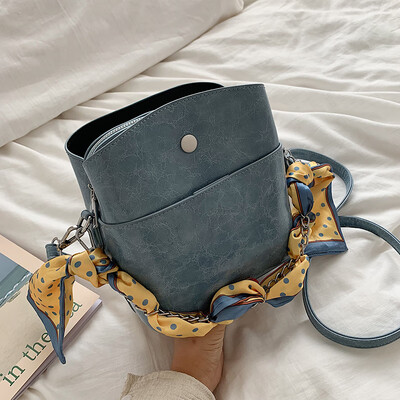 Advanced sense of foreign style womens bag ins Korean scarf bag new 2019 Joker bucket bag shoulder Messenger bag
Advanced sense of foreign style womens bag ins Korean scarf bag new 2019 Joker bucket bag shoulder Messenger bag