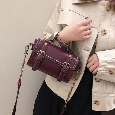 Qiao Bani 2019 new Korean retro style fashion chain postman bag shoulder shoulder diagonal trend PU handbag
Qiao Bani 2019 new Korean retro style fashion chain postman bag shoulder shoulder diagonal trend PU handbag