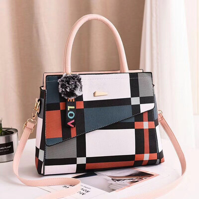 Korean version of the mosaic color fashion handbag trend wild single shoulder Messenger bag
Korean version of the mosaic color fashion handbag trend wild single shoulder Messenger bag