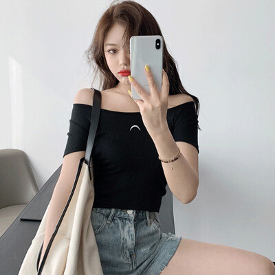 Womens Korean Style U Neck Embroidered Crescent Moon Print Short Sleeve Slim T-Shirt
Womens Korean Style U Neck Embroidered Crescent Moon Print Short Sleeve Slim T-Shirt