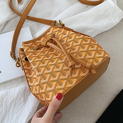 2019 mini bag womens new printed shoulder Messenger bag bucket bag French minority summer womens bag
2019 mini bag womens new printed shoulder Messenger bag bucket bag French minority summer womens bag