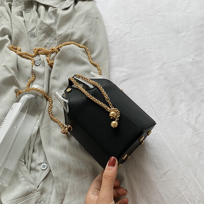 Ins super fire chain small bag handbag 2019 new fashion bucket bag summer small fresh chain Messenger bag
Ins super fire chain small bag handbag 2019 new fashion bucket bag summer small fresh chain Messenger bag