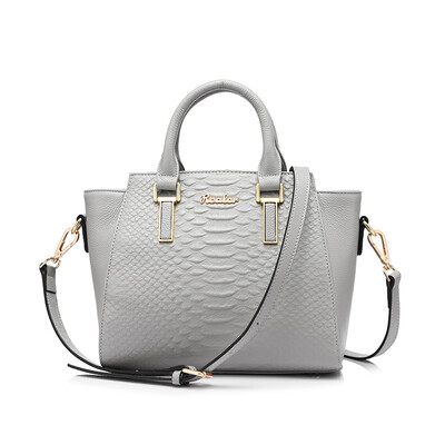 REALER brand fashion women luxury handbags women bags designer messenger genuine Leather shoulder bag famous brands totes 2017
REALER brand fashion women luxury handbags women bags designer messenger genuine Leather shoulder bag famous brands totes 2017