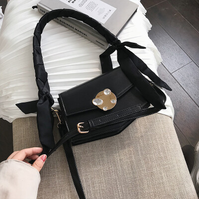 Senior sense of foreign small bag female 2019 Korean version of the fashion shoulder bag small fairy temperament simple Messenger bag
Senior sense of foreign small bag female 2019 Korean version of the fashion shoulder bag small fairy temperament simple Messenger bag