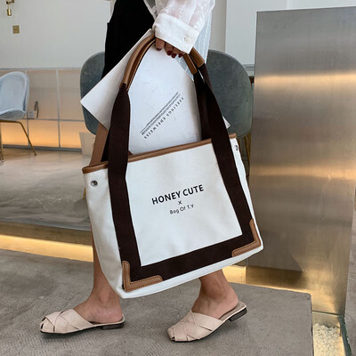 New casual bag handbags new 2019 Korean version of the fashion hit color large capacity wild shoulder slung tote bag
New casual bag handbags new 2019 Korean version of the fashion hit color large capacity wild shoulder slung tote bag