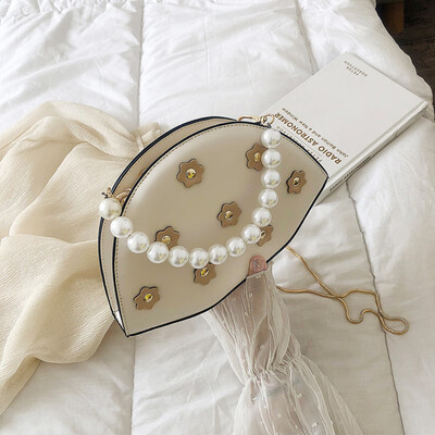Pearl portable crescent bag 2019 new French small foreign gas chain messenger bag female bag summer shell bag
Pearl portable crescent bag 2019 new French small foreign gas chain messenger bag female bag summer shell bag