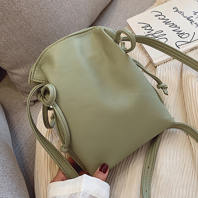 On the new female 2019 new Korean version of simple fashion bucket bag port wind girl Joker slung shoulder bag
On the new female 2019 new Korean version of simple fashion bucket bag port wind girl Joker slung shoulder bag