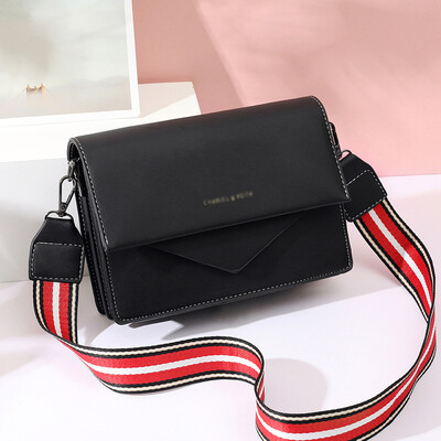 Korean version of one shoulder slung ladies bag geometric stitching 2019 new wide shoulder strap casual fashion small square bag
Korean version of one shoulder slung ladies bag geometric stitching 2019 new wide shoulder strap casual fashion small square bag