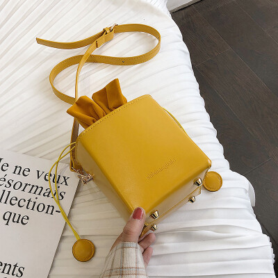 Advanced sense bag foreign casual messenger bag female bag 2019 new ins super fire bucket bag French small crowd bag
Advanced sense bag foreign casual messenger bag female bag 2019 new ins super fire bucket bag French small crowd bag