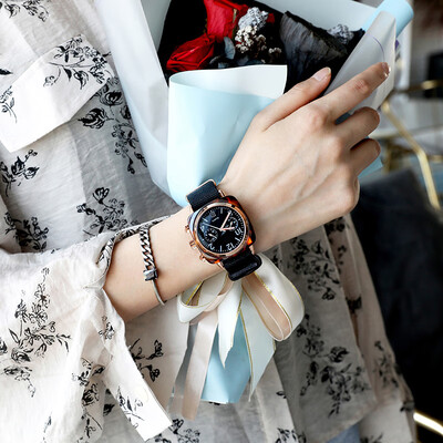 Ins minority network celebrity same watch female couple watch fashion trend Korean version of large dial quartz literature&art
Ins minority network celebrity same watch female couple watch fashion trend Korean version of large dial quartz literature&art