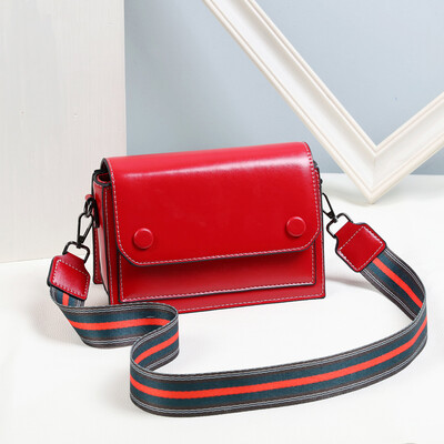 Spring&summer womens bag new Chaohan version 100 lap shoulder oblique bag fashion small square bag simple
Spring&summer womens bag new Chaohan version 100 lap shoulder oblique bag fashion small square bag simple