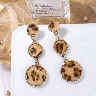 Aretes de mujer modernos 2018 fashion leopard earrings holiday wind earrings temperament gift statement earrings for women
Aretes de mujer modernos 2018 fashion leopard earrings holiday wind earrings temperament gift statement earrings for women