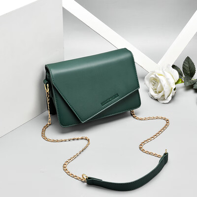 On the new female foreign style small square bag Korean version of simple temperament Joker fashion shoulder Messenger bag
On the new female foreign style small square bag Korean version of simple temperament Joker fashion shoulder Messenger bag