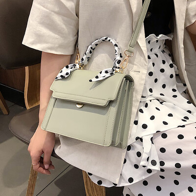 High-grade small bag Western style silk scarves handbags handbags new 2019 French niche ins messenger bag
High-grade small bag Western style silk scarves handbags handbags new 2019 French niche ins messenger bag
