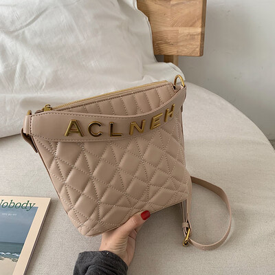 Leisure Lingge chain bag simple retro bucket bag new 2019 Korean Joker womens bag Messenger bag
Leisure Lingge chain bag simple retro bucket bag new 2019 Korean Joker womens bag Messenger bag