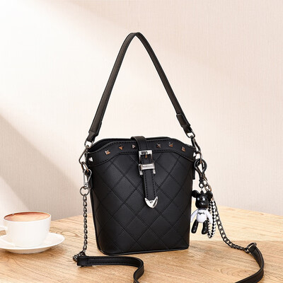 Summer ladies tide Korean fashion Joker chain shoulder Messenger bag leisure bucket bag
Summer ladies tide Korean fashion Joker chain shoulder Messenger bag leisure bucket bag