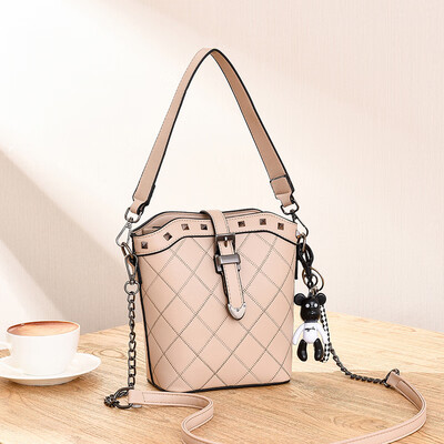 Summer bucket womens bag fashion Korean student net red foreign style large capacity shoulder Messenger bag
Summer bucket womens bag fashion Korean student net red foreign style large capacity shoulder Messenger bag