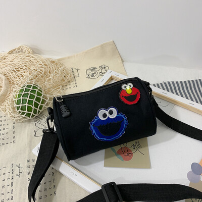 Casual fashion ugly sesame street canvas cylinder bag female 2019 new cartoon simple versatile shoulder Messenger bag
Casual fashion ugly sesame street canvas cylinder bag female 2019 new cartoon simple versatile shoulder Messenger bag