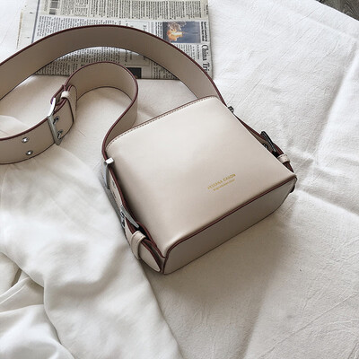 Qiao Bani 2019 new European&American style fashion simple letter bucket street shot shoulder bag diagonal cross trend handbags
Qiao Bani 2019 new European&American style fashion simple letter bucket street shot shoulder bag diagonal cross trend handbags