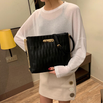 Qiao Bani 2019 new European&American style fashion simple solid color embroidery line lock single shoulder diagonal trend handbags wholesale
Qiao Bani 2019 new European&American style fashion simple solid color embroidery line lock single shoulder diagonal trend handbags wholesale
