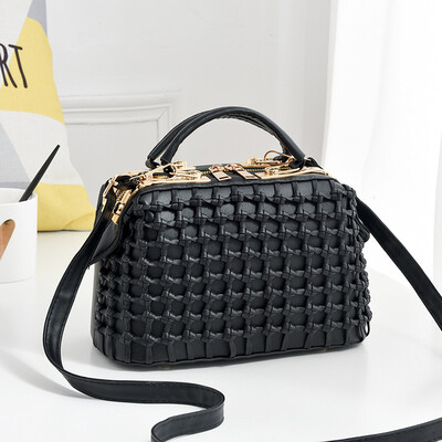 2019 spring new European&American fashion womens handbags tide solid color steel clip handbags foreign trade hot sale
2019 spring new European&American fashion womens handbags tide solid color steel clip handbags foreign trade hot sale