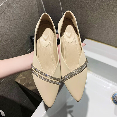 Net red chic coarse documentary shoes female summer Korean version of Joker fashion pointed rhinestone shallow mouth fairy wind po
Net red chic coarse documentary shoes female summer Korean version of Joker fashion pointed rhinestone shallow mouth fairy wind po