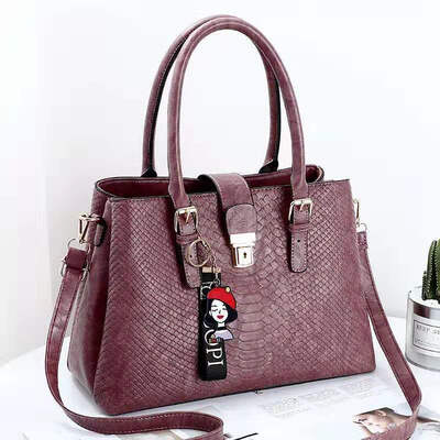 2019 European&American fashion new ladies big bag PU leather large capacity simple shoulder bag handbag
2019 European&American fashion new ladies big bag PU leather large capacity simple shoulder bag handbag