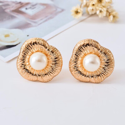 New fashion pattern romantic women pearl ear clip electroplating gold&silver wedding gift jewelry earring
New fashion pattern romantic women pearl ear clip electroplating gold&silver wedding gift jewelry earring