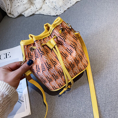 Fashion simple temperament bucket bag female 2019 new Korean version of personality printing casual wild shoulder Messenger bag
Fashion simple temperament bucket bag female 2019 new Korean version of personality printing casual wild shoulder Messenger bag