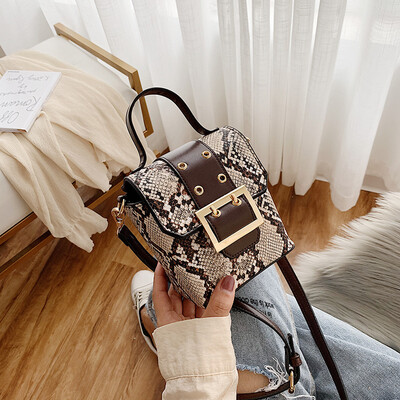 Qiao Bani 2019 new European&American style fashion snake small box handbag shoulder diagonal female bag factory direct sales
Qiao Bani 2019 new European&American style fashion snake small box handbag shoulder diagonal female bag factory direct sales
