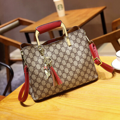 Bag female 2019 new simple wild Messenger bag handbag fashion atmosphere single shoulder bucket bag ladies bag tide
Bag female 2019 new simple wild Messenger bag handbag fashion atmosphere single shoulder bucket bag ladies bag tide